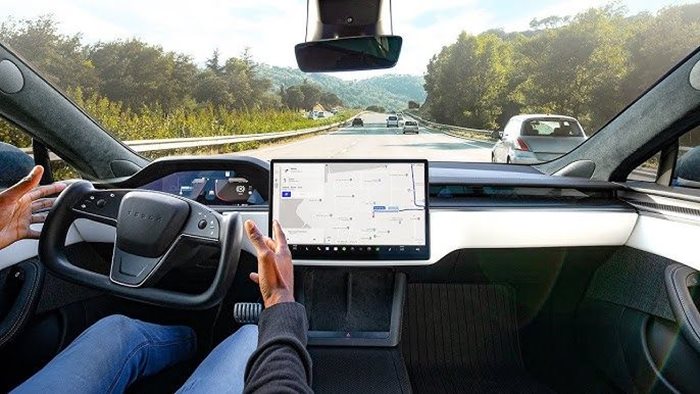 Собственикът на Tesla Илон Мъск много се гордее с автономната технология Full Self-Driving (FSD).