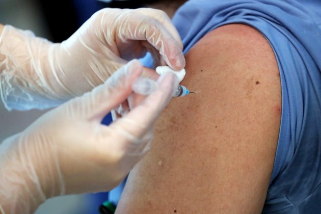 Англия очаква да одобрят ваксината на Оксфорд.
СНИМКИ: РОЙТЕРС