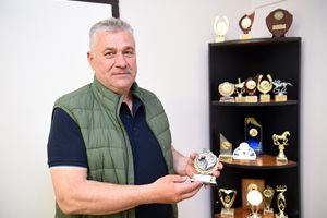 Кметът Георги Младенов с трофеи от Тодоровден