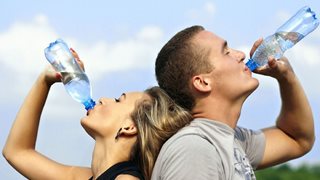 Защо е вредно да се пие само минерална вода