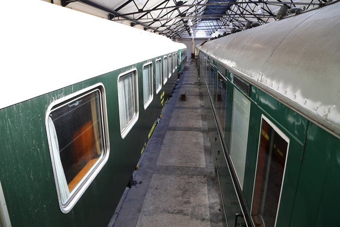 Вагоните от царския влак и този на Тодор Живков вече са композирани в два влака, които ще направят пътувания по повод 130 години БДЖ.