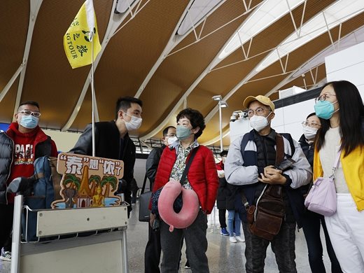 От днес Китай започна пробно възстановяване на груповия туризъм в чужбина
