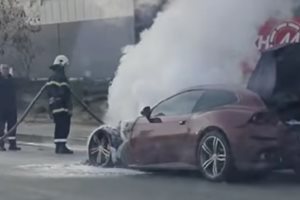 "Ферари" за 500 хил. лв. изгоря на Околовръстното в София (Видео)