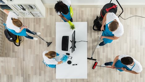 Почистване на офиси – как служителите могат да облекчат професионалните чистачи