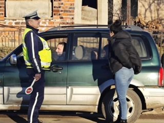 Сблъсъкът на пътя между полицай Паланкасов и Николета Владимирова се пренася в МВР и прокуратурата (Обзор)