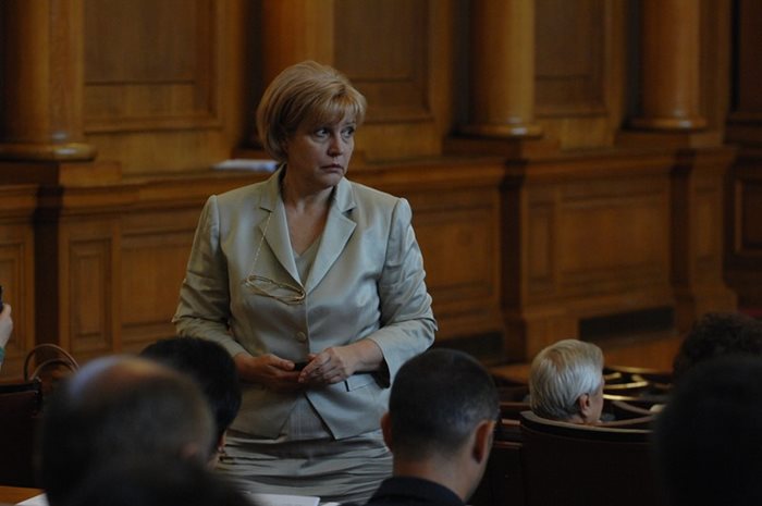 Шефката на бюджетната комисия Менда Стоянова не можа да убеди колегите си да подкрепят двата нови данъка