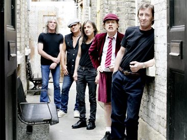 AC/DC взривяват София тази вечер