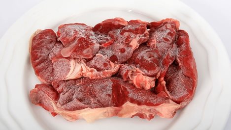 Грешки при размразяването на месо, които са вредни за здравето