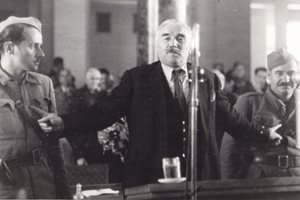 Добри Терпешев говори на митинг пред Съдебната палата в София - 17 септември 1944 г.
