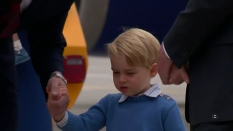 Принц Джордж отказа да поздрави канадския премиер (видео)