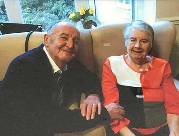 Брайън Тейлър и съпругата му Нанси, която е в старчески дом с тежка деменция.