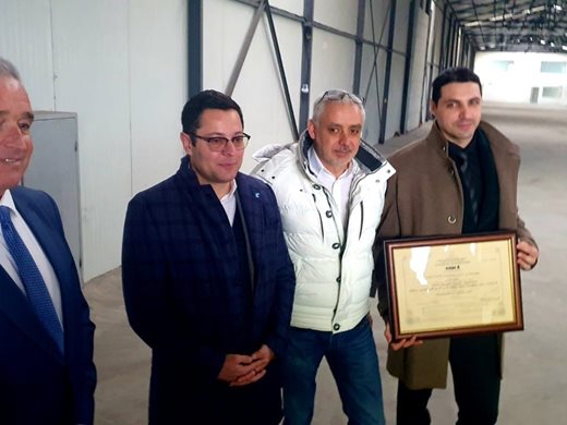Министър Пулев сертифицира инвестиция за над 10 млн. лв. на фабрика за ски в Асеновград