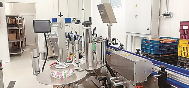 Оборудването в действащия цех за производство на био сокове, където се проведе и дегустация на крайните продукти