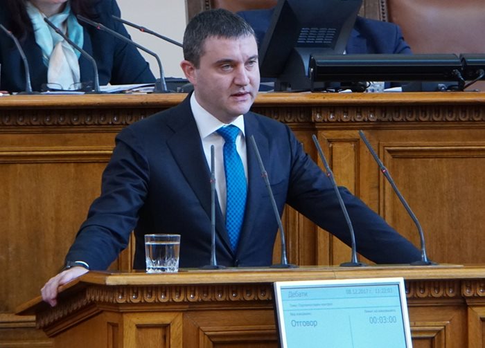 Според експертите на министър Владислав Горанов промените в законите може да станат бързо въпреки че сегашните разпоредби били достатъчно консервативни.
