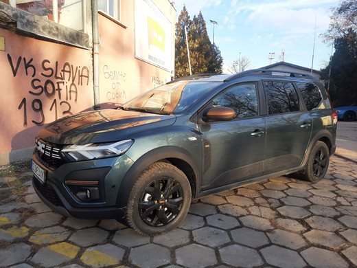 Първият хибрид на Dacia (тест драйв)