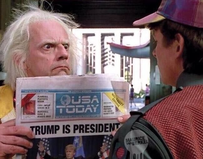 Шега с кадър от филма “Завръщане в бъдещето 2”, в който заглавието на вестника е променено така, че да съобщава изборната победа на Тръмп.