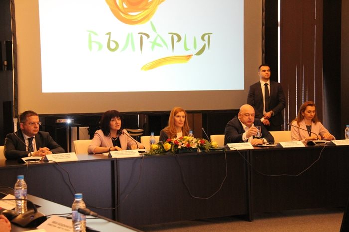 Министърът на туризма Николина Ангелкова обяви приоритетите за 2019 г. на конференция.