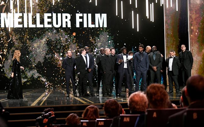Режисьорът Ладж Ли приема награда "Сезар" за филма "Клетниците" СНИМКА: Ройтерс