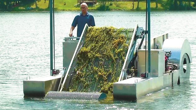 Комбайнът Eco-Harvester в действие