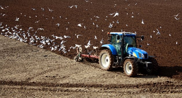 1,8 млрд. евро са чистите земеделски инвестиции и компенсаторни плащания, влезли в чисто аграрни дейности до 2016 г., сочи анализът на аграрното министерство