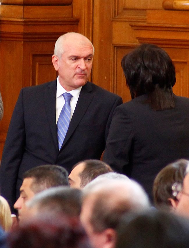 Димитър Главчев трябваше да пожертва шефското място в 44-ото Народно събрание заради скандал с лидерката на БСП Корнелия Нинова.