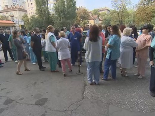 Лекари на протест пред "Пирогов" след пореден случай на агресия