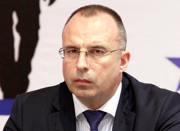 Министър Румен Порожанов обеща изплащането на обезщетенията да започне от понеделник.
