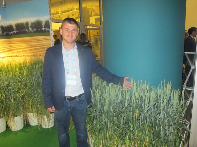 Илия Проданов, като всеки млад фермер, е отворен към иновации и практики, които правят производството по-успешно
