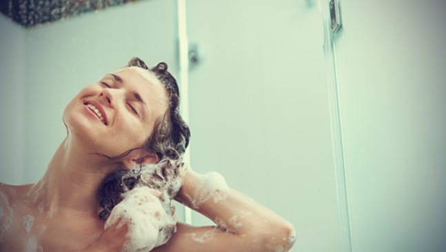 10 фази на взимането на душ с новородено вкъщи