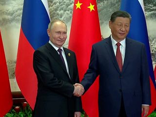 Путин заздравява стратегическата връзка със Си Цзинпин, вижте как беше посрещнат (Видео)