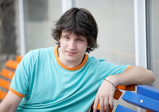 Асен Мутафчиев - техният син, тръгва към актьорска кариера, учи в НАТФИЗ при Стефан Данаилов.