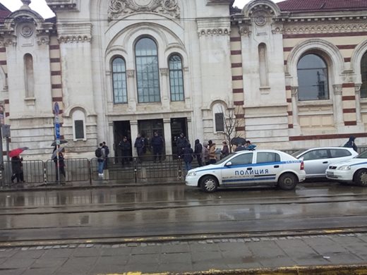 Евакуираха Централни хали в София, всички посетители започнали да кашлят