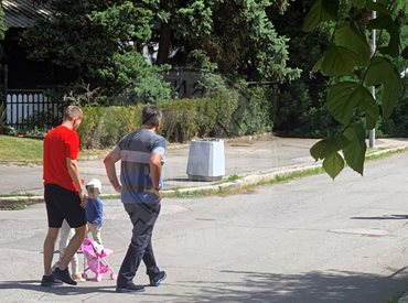 Веско Маринов разходи внуците