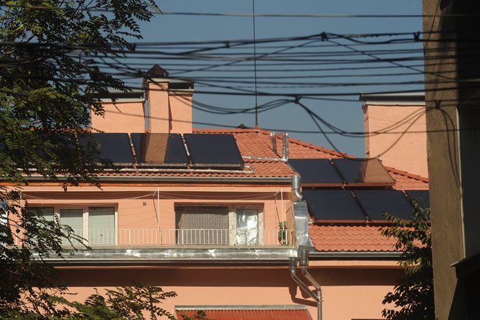 При санирането може да се поставят и соларни панели на покрива на кооперациите.