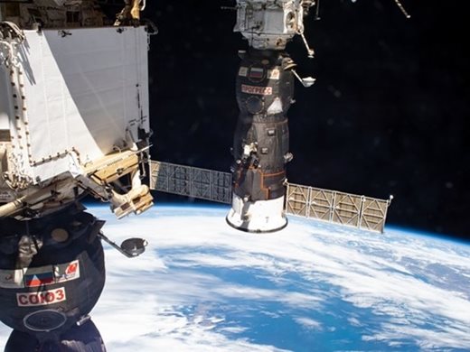 Корабът "Прогрес МС-21" с оборудване и новогодишни подаръци се скачи с Международната космическа станция