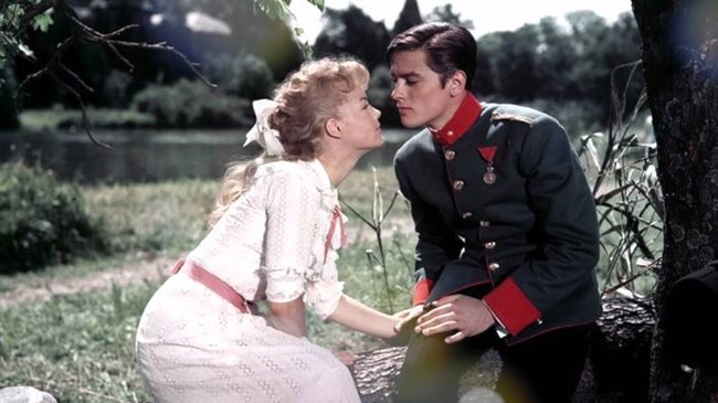 Голямата любов между френския актьор и Роми Шнайдер пламва на снимачната площадка на “Кристина” през 1958 г.