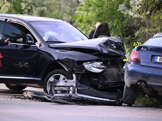 4 нарушения на скоростта с 10-20 км/ч е имал преди шофьорът на джипа на НСО, с който катастрофира Кирил Петков