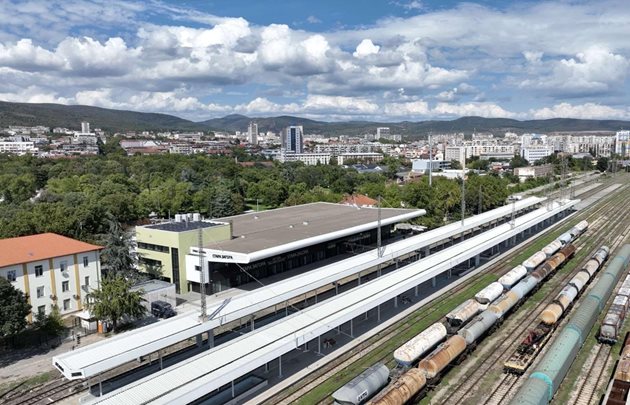 Гарата в Стара Загора отвисоко.