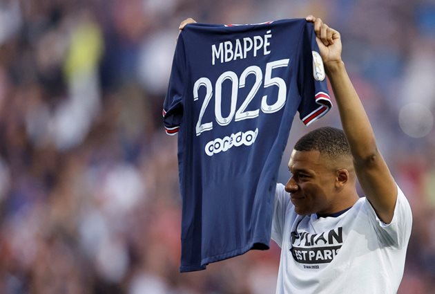 Мбапе остава в "Пари Сен Жермен" до 2025 г.