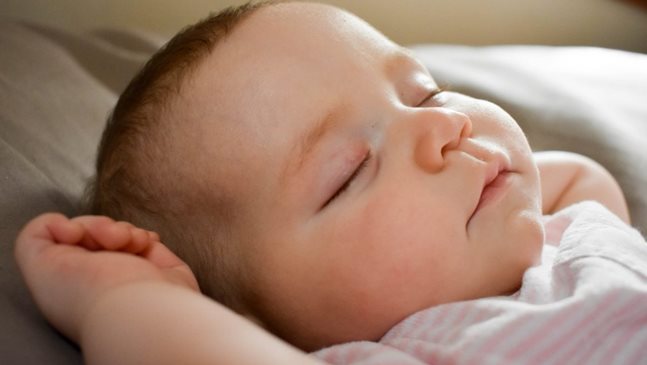 Методът 2-3-4 изгражда добра рутина за сън на бебето