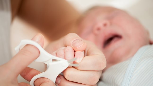 Как да режем ноктите на бебето най-безопасно