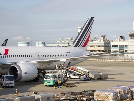 Франция въвежда еко такса за самолетните полети
