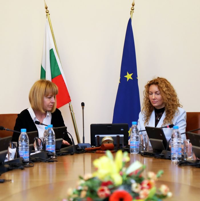 Йорданка Фандъкова (вляво) СНИМКА: Министерски съвет