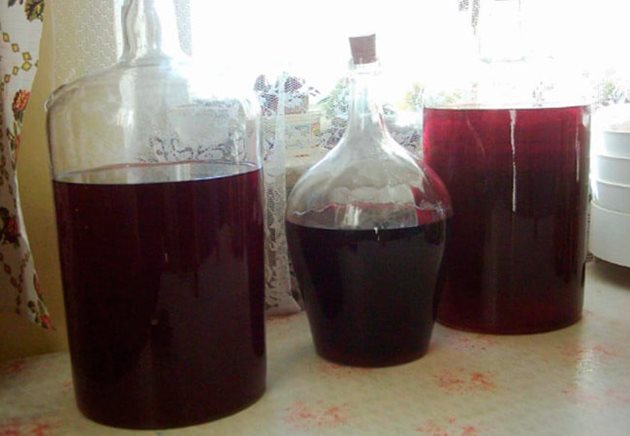 Когато виното е преценено като годно за пиене, процесът може временно да се спре чрез сулфитиране