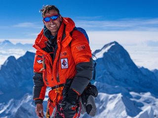 Британец изкачи Еверест за 18-и път, рекорд за нешерпа