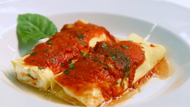 Домашни италиански маникоти с топено сирене и пилешко месце