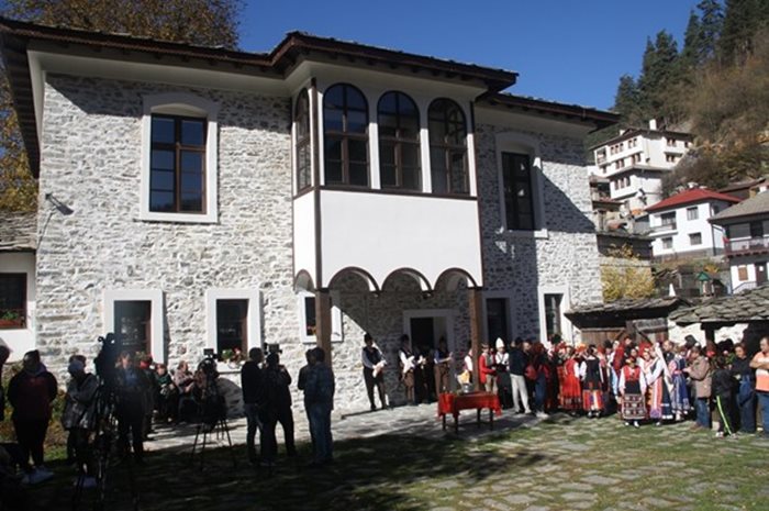 Килийното училище в Широка лъка, построено преди 132 г., е посетено от над 3000 души за 4 месеца.