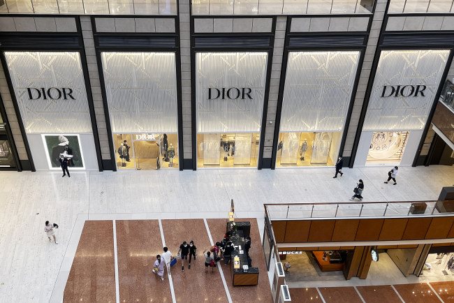 Dior скандализира китайските социални  медийни платформи