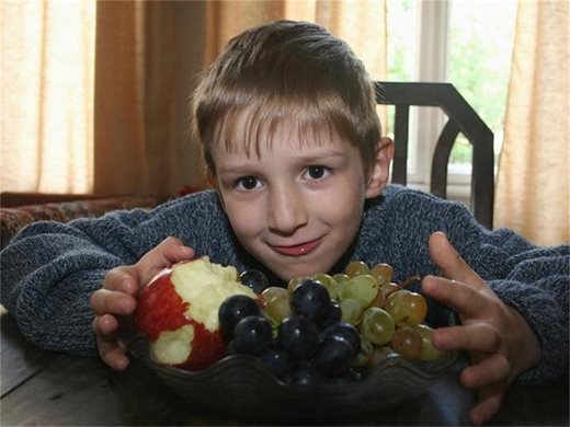 Повече биологични и български плодове и храни в детските градини и училищата през учебната година