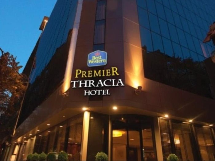 Четиризвездният “Бест Уестърн Премиер Тракия хотел” е в центъра на София.